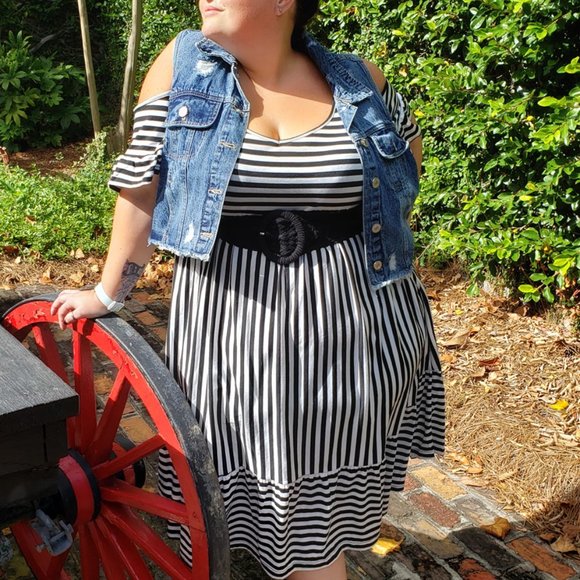 Plus Size 24/26 Shein Black & White Striped Ruffle Cold Shoulder Midi Dress - Picture 1 of 10